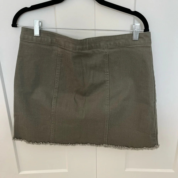 BCBGeneration Jean Mini Skirt Olive Green Stretch Size 30 - Picture 2 of 3